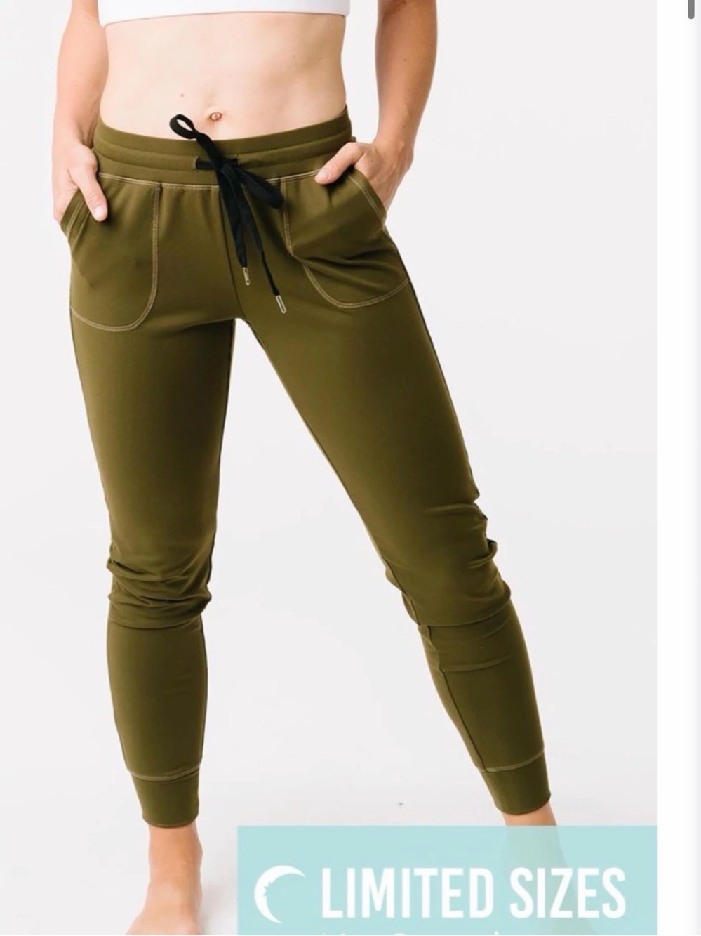 Zyia Olive Unwinds Joggers New